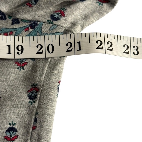 Talbots Tee Large Gray Paisley Medallion Floral Long Sleeve Scoop Neck Top - Picture 5 of 7